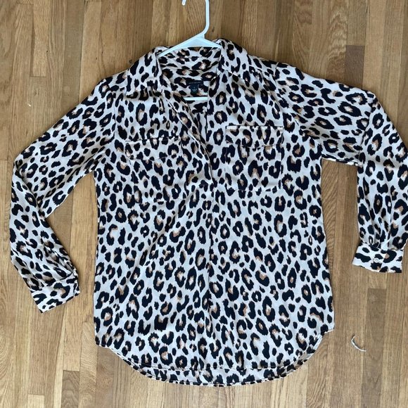 Ann Taylor - leopard button down blouse [Small] - Picture 4 of 4